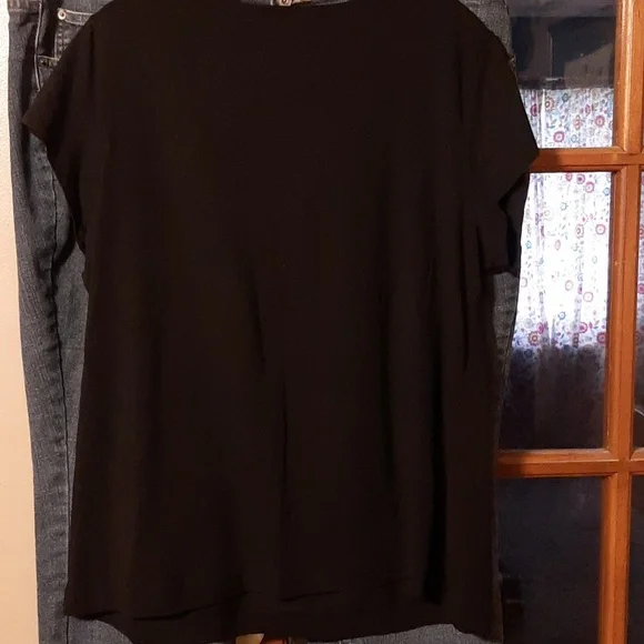 Black tee with beaded detail - Picture 4 of 4